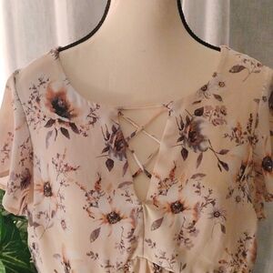 ⚜️ Torrid Floral Blouse